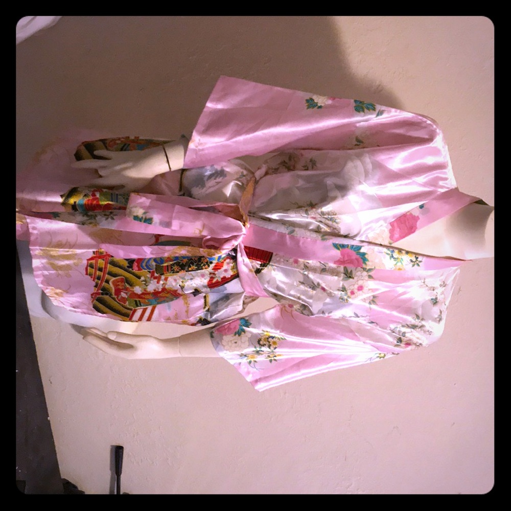 Golden Elephant  Robe 👘 - Picture 2 of 2